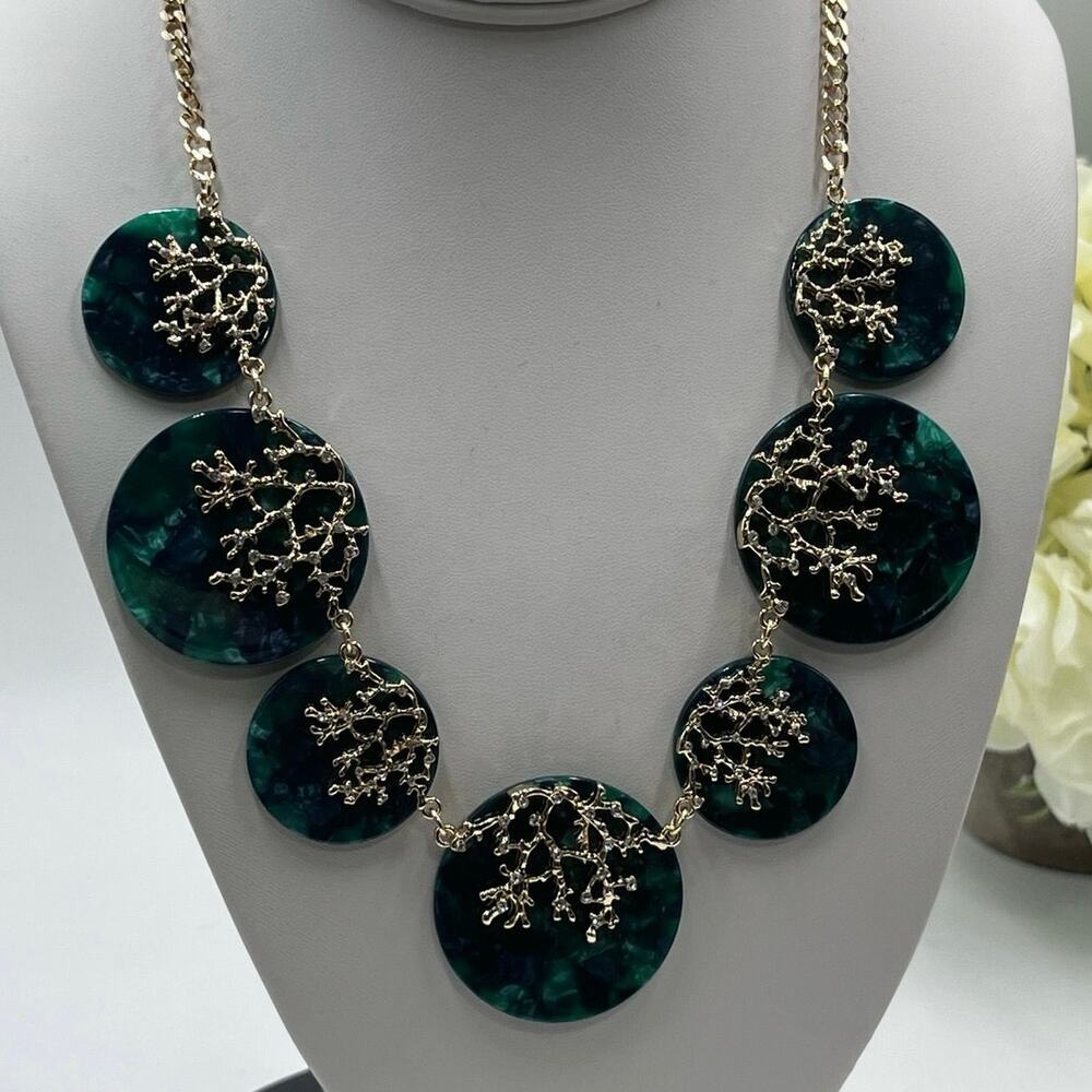 Lilly Pulitzer Coral Cove Emerald Isle Green Round Disc Crystal Necklace New